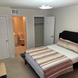 Ensuite room in 3 bedroom townhouse in Brampton, hotel a Brampton