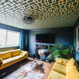 Bold Coastal Retreat with Boudoir Interiors, Felpham Village, hotell i Bognor Regis