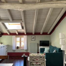 BoscoLago apartment Lake Iseo & Franciacorta, готель у місті Ізео