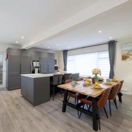Spacious 4BR Detached House, Parking, Fast Wifi, Great for Contractors, hotel en Colchester