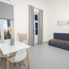 Enalios Apt #2- Spacious Flat in the Heart of Town