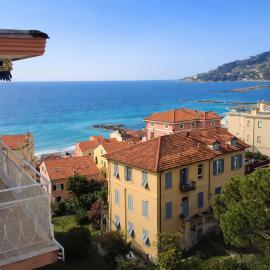 Casa Federica Attico - a 200 m dalla Spiaggia, hotel u gradu 'Ospedaletti'