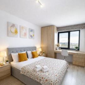 Stylish Retreat Apartment Near Mall Moldova free parking, hotel sa Iaşi