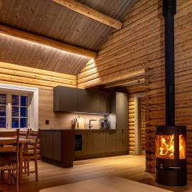 Authentic log cabin near by Hunderfossen and Hafjell, hotel a Øyer
