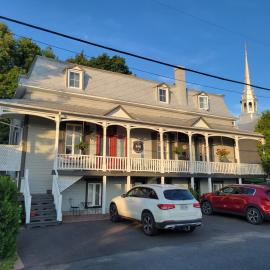Au Vieux Presbytère De Saint-Léon、Saint-Léon-de-Standonのホテル