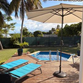 Villa Eli -6pers- piscine, hotel i Petit-Bourg