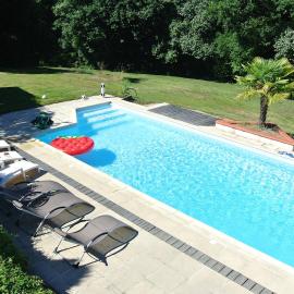 Gîte PMR 8 personnes, piscine, 15 min Puy duFou, hotel a Les Herbiers
