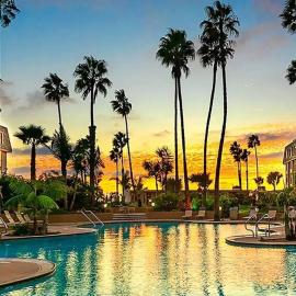 SolMar Vista - 2BR 2BA Oceanview Condo at North Coast Village - Heated Pools, Hot Tubs, Steps to Beach, Oceanside Pier & Harbor, hotelli kohteessa Oceanside