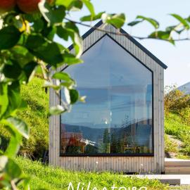 Cabin in the orchard, hotel sa Sandane