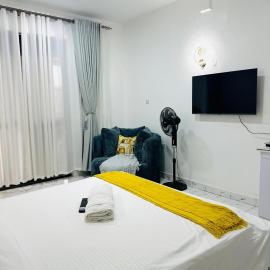 One minute to Victoria Mall & 8 minutes to Entebbe airport, hotel di Entebbe