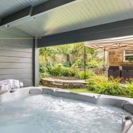 Nithen Lodge Hot Tub & Fire Pit & Dog-Friendly, hotel in Buxton