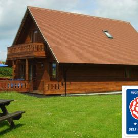 Melbury Chalet, hotel in West Stour