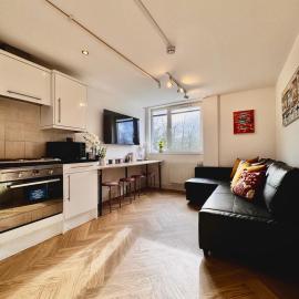 Apartment - Kitchen, Living Room, Parking, Central