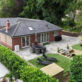 Stunning Barn with hot tub in the heart of Holt