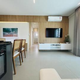 Residencial Cayman - Apartamento espaçoso a apenas 3 minutos da Praia de Palmas, com ar-condicionado em todos os cômodos e sacada com vista para a rua., hotel in Governador Celso Ramos
