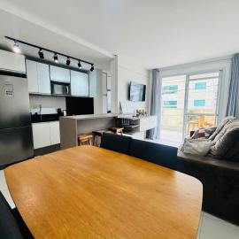 Palm Beach Residence – Apartamento espaçoso com 3 suítes na Praia de Palmas para até 8 pessoas., hotel in Governador Celso Ramos