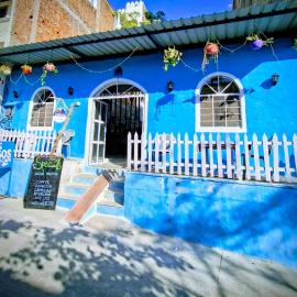 Los Amigos home stay and cafe