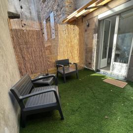 Viesnīca Maison des volcans - 3 chambres doubles - avec Terrasse et Wifi - 8 couchages pilsētā Ceyrat
