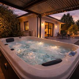 Mini VILLA Coup de Coeur avec Jacuzzi et Sauna Clim Jardin clos et parking sur place – hotel w mieście Ychoux