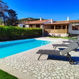 Villa with swimming pool 50 meters from the sea