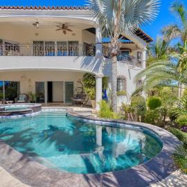 All-Inclusive Beach Casa between two 5-Star Hotels، فندق في سان خوسيه ديل كابو