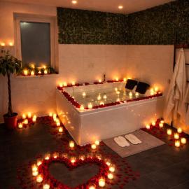 Wood Spa Wellness Suite mit Whirlpool & Sauna nahe Göttingen, hotel i Rosdorf