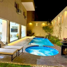 HotteLy Suites - New Cairo - PooL &Gym access, hotel i Kairo