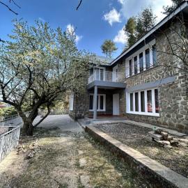 Kanva Retreats Luxury Cottages, hotel di Murree