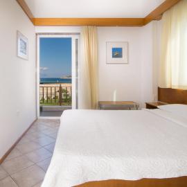 Linaraki Studios & Apartments SIKIA HALKIDIKI، فندق في سيكيا