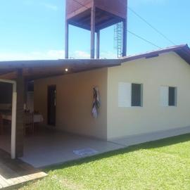 Garopaba centro 350 metros da praia e 50 metros da lagoa