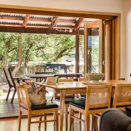 Mika Cabin - Breezy Family Haven, Easy Walk to Beach, hotel a Dunsborough