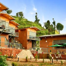 The host, hotel in Kanatal