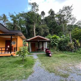 Lung peiyk homestay, hotel in Ban Bang Bao
