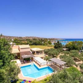 Villa Olive Grove by Villa Plus, hotell sihtkohas Marathi