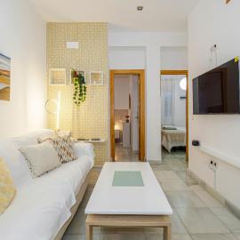 Bonito y muy fresco apartamento con patio privado