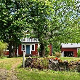 Smålandsidyll nära skog och Ronnebyån, khách sạn ở Strömmarna