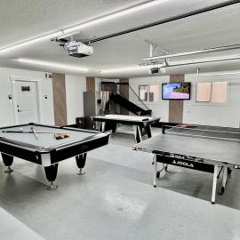 Spacious Vernon Retreat with Game Room, BBQ Patio and Turf Yard, hotel sa Vernon