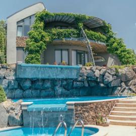Azure Villa: Byureghavan şehrinde bir otel