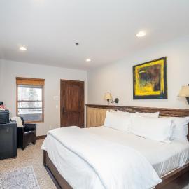 Bear Creek Lodge 112B Hotel Room