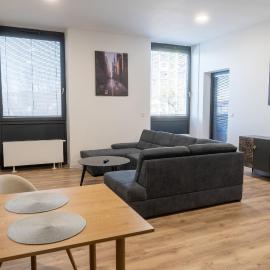 Top Apartmán v Central Point Humenné M、フメンネーのホテル