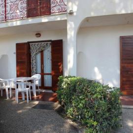 Flat in seafront residence with pool