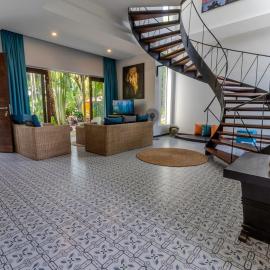 Tropical 2BR Garden Pool Villa, Apple Music, Padel, hotel in Phumĭ Trâpeăng Treăng