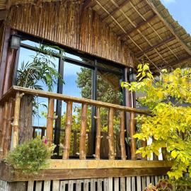 Thani's Little Cabin Rental - Native Room, hotel 