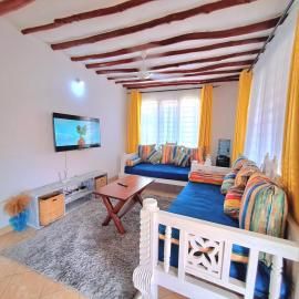 Elna's Haven Diani Palms - 5min walk to the beach, serene and culinary services, hotel in Ukunda