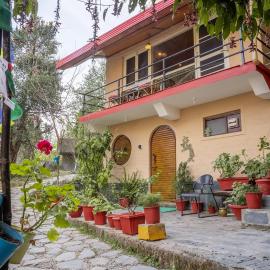 Mud House Entire Cottage, hotel in Dharmsāla