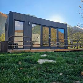 Legenda Lotrilor - Căsuțe & Glamping Brezoi, hotel a Brezoi