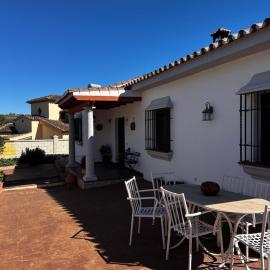 Chalet vacacional con piscina privada, hotel ad Arriate