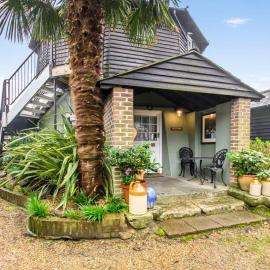 Hunston Mill Self Catering Dog Stay For Free, hotelli kohteessa Chichester