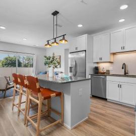 1 Block to Beach | Bikes, Wellness & More, hotel i Traverse City