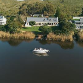 Brummer House - Living The Breede, хотел в Malgas